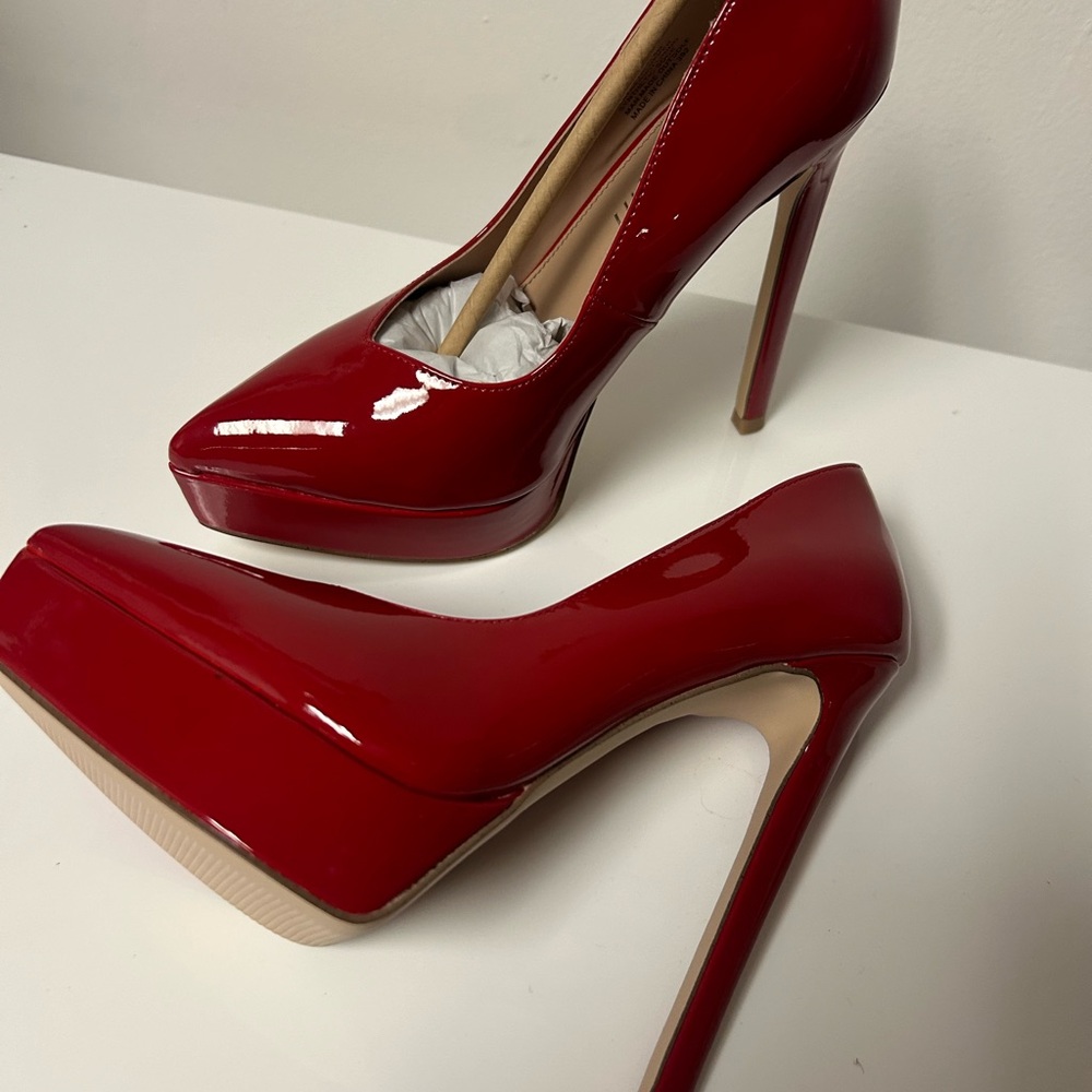 New Madden Girl Lidia Red Patent Platform Heels NWT size 8